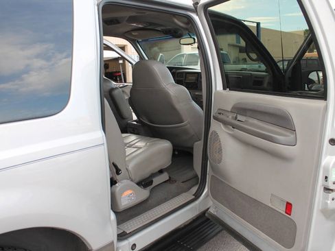 Used 2001 Ford Excursion XLT image 32