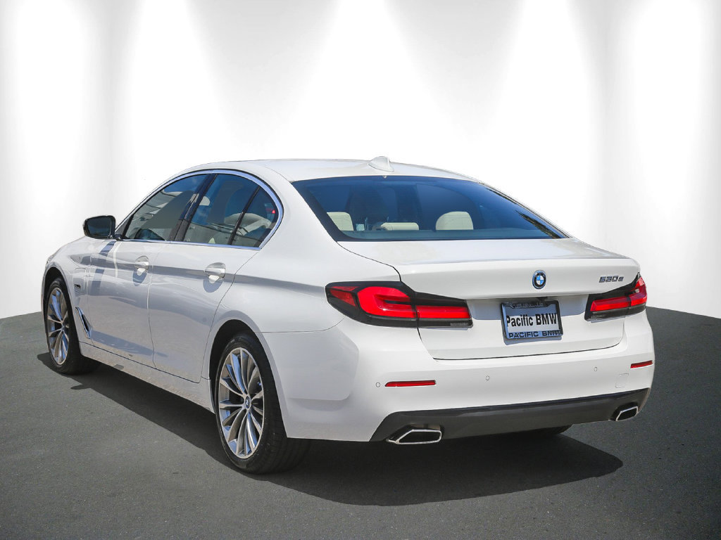 Certified 2023 BMW 530e w/ Convenience Package RWD image 4