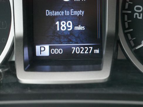 Used 2021 Toyota Tacoma SR5 RWD image 22