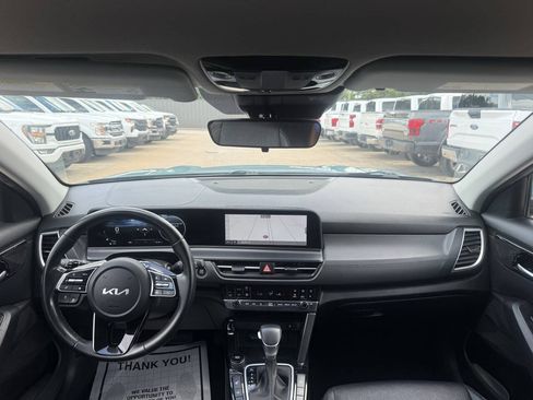 Used 2024 Kia Seltos EX FWD image 17