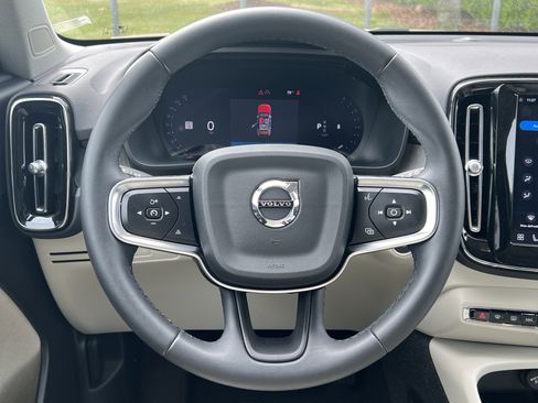 Used 2024 Volvo XC40 B5 Plus w/ Protection Package Premier AWD/4WD image 19