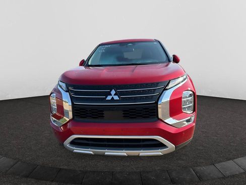 Used 2024 Mitsubishi Outlander SE FWD image 2