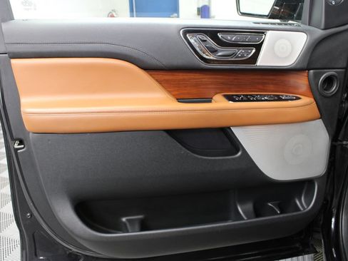 Used 2019 Lincoln Navigator Reserve AWD/4WD image 70