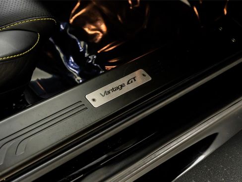 Used 2015 Aston Martin V8 Vantage GT image 30