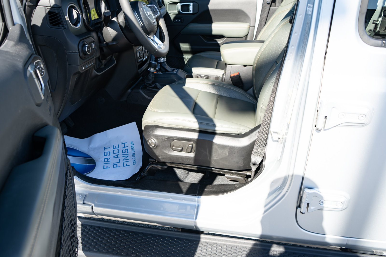 Used 2024 Jeep Wrangler High Altitude AWD/4WD image 18