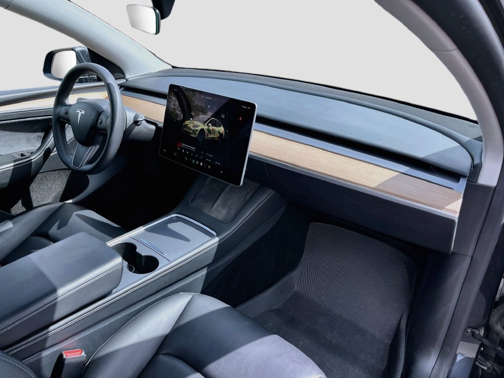 Used 2025 Tesla Model Y Long Range RWD image 29