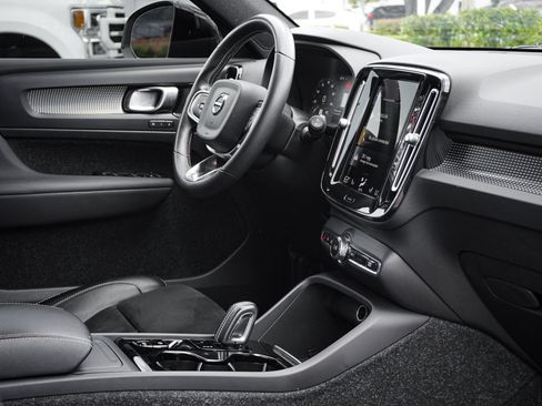 Used 2021 Volvo XC40 T5 R-Design w/ Advanced Package AWD/4WD image 35