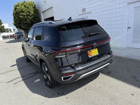 New 2025 Volkswagen Taos SE image 3