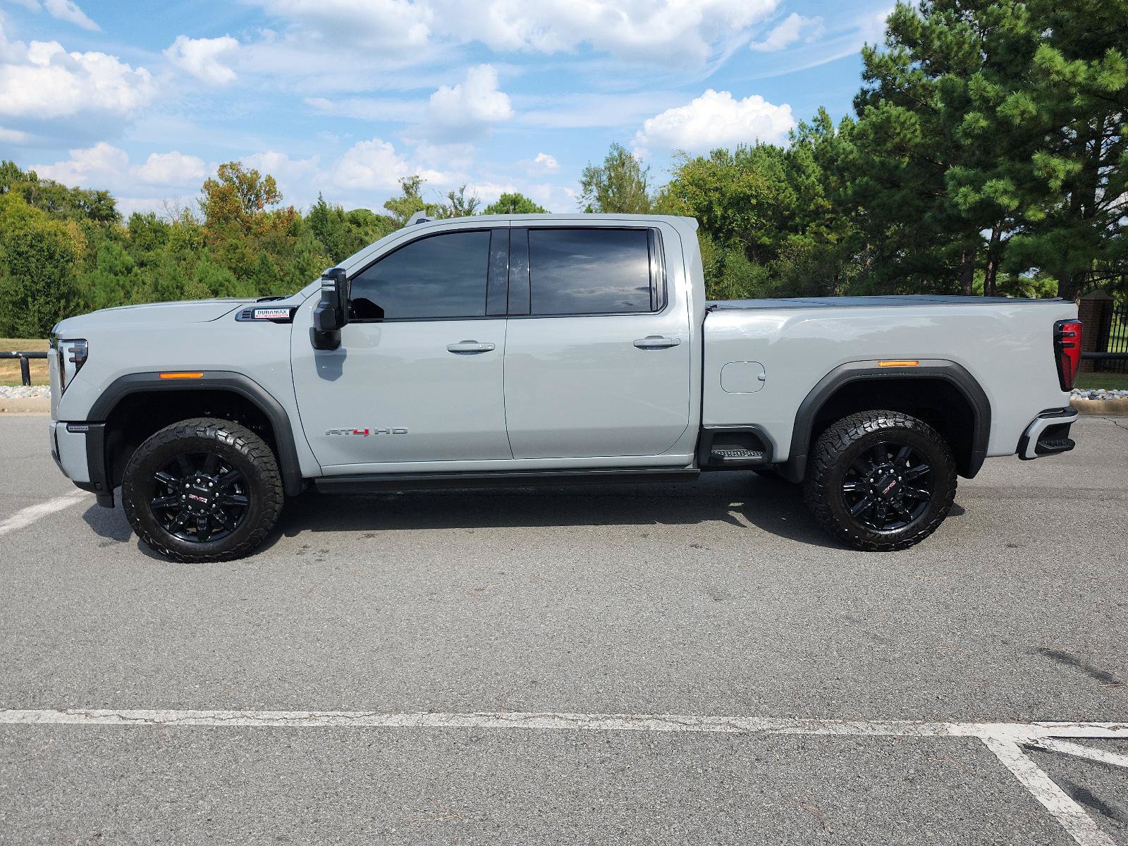 Used 2025 GMC Sierra 2500 AT4 w/ AT4 Premium Plus Package AWD/4WD image 2