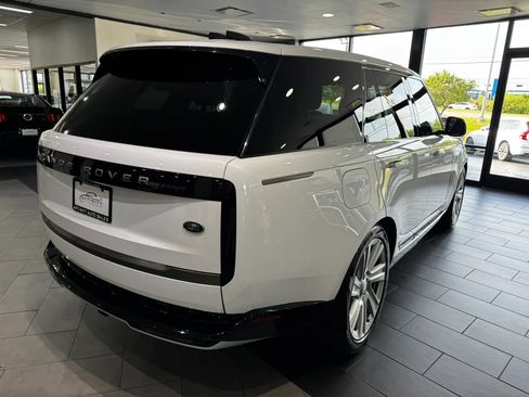 Used 2023 Land Rover Range Rover SE AWD/4WD image 5