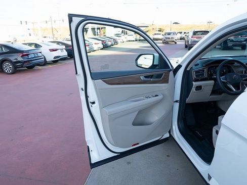 New 2026 Volkswagen Atlas SE image 10