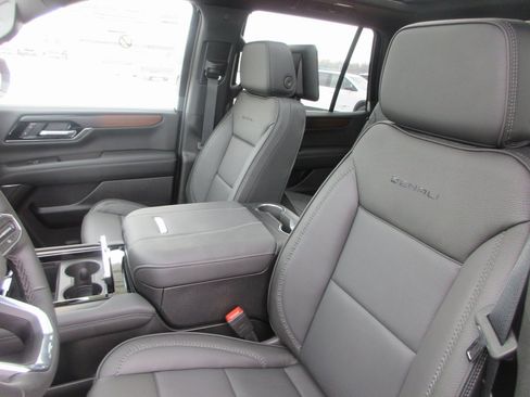 New 2026 GMC Yukon Denali image 12