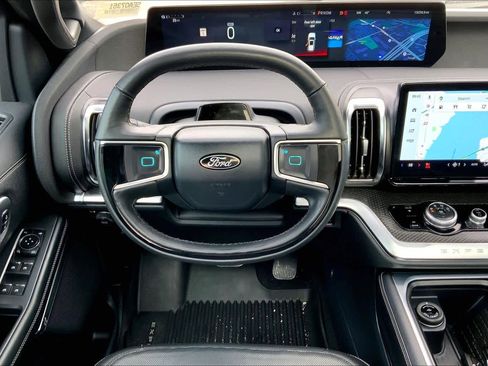 Certified 2025 Ford Expedition Platinum w/ Stealth Appearance Package image 6