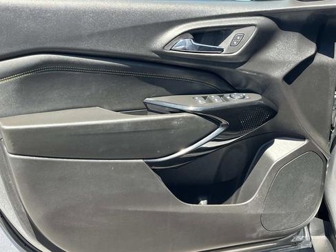 Used 2024 Chevrolet Trax LT w/ Sunroof Package FWD image 23