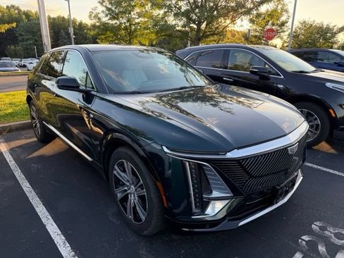 Used 2024 Cadillac Lyriq Luxury RWD image 2