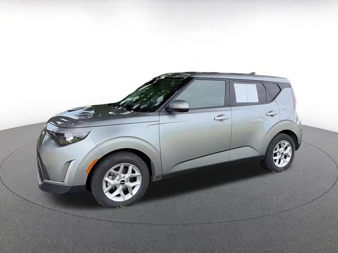 Used 2025 Kia Soul LX w/ LX Technology Package FWD image 6