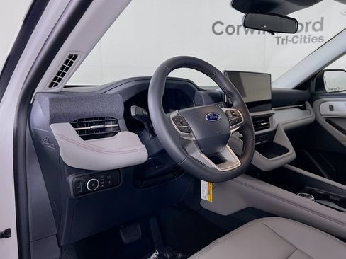 New 2026 Ford Explorer Active w/ Active Comfort Package AWD/4WD image 3