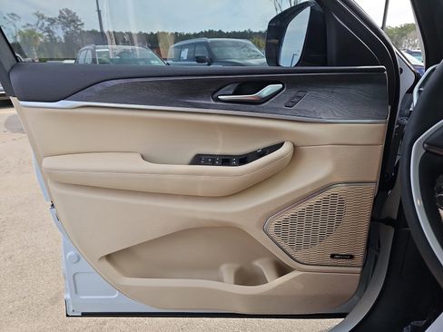 Used 2022 Jeep Grand Cherokee Limited 4xe image 28