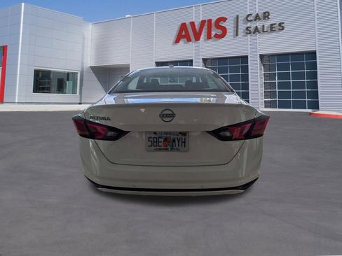 Used 2025 Nissan Altima 2.5 SV FWD image 9