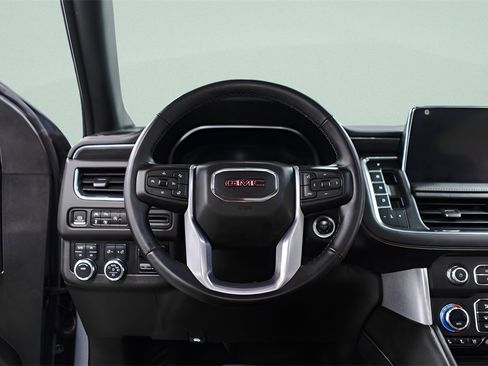 Used 2023 GMC Yukon SLT w/ SLT Luxury Package image 10