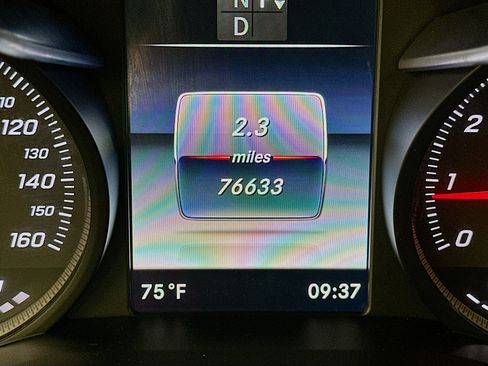 Used 2019 Mercedes-Benz GLC 300 4MATIC image 19