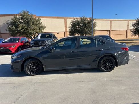 Used 2025 Toyota Camry SE image 7