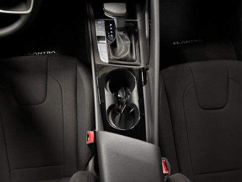 New 2026 Hyundai Elantra Hybrid FWD image 12