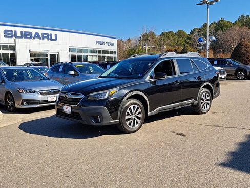 Used 2020 Subaru Outback Premium image 2