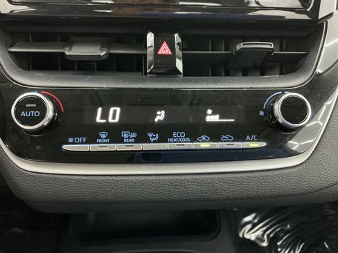 Used 2021 Toyota Corolla LE FWD image 35