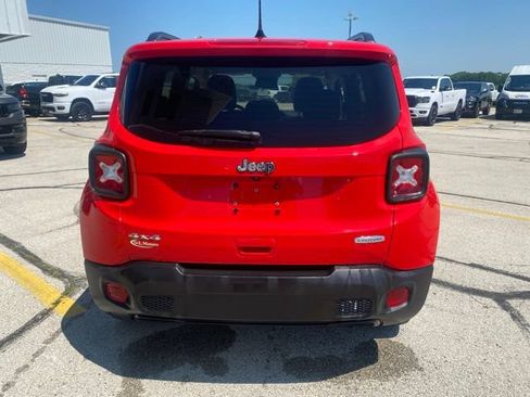 Used 2019 Jeep Renegade Latitude w/ Cold Weather Group AWD/4WD image 4