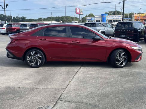 Certified 2025 Hyundai Elantra Sport FWD image 2