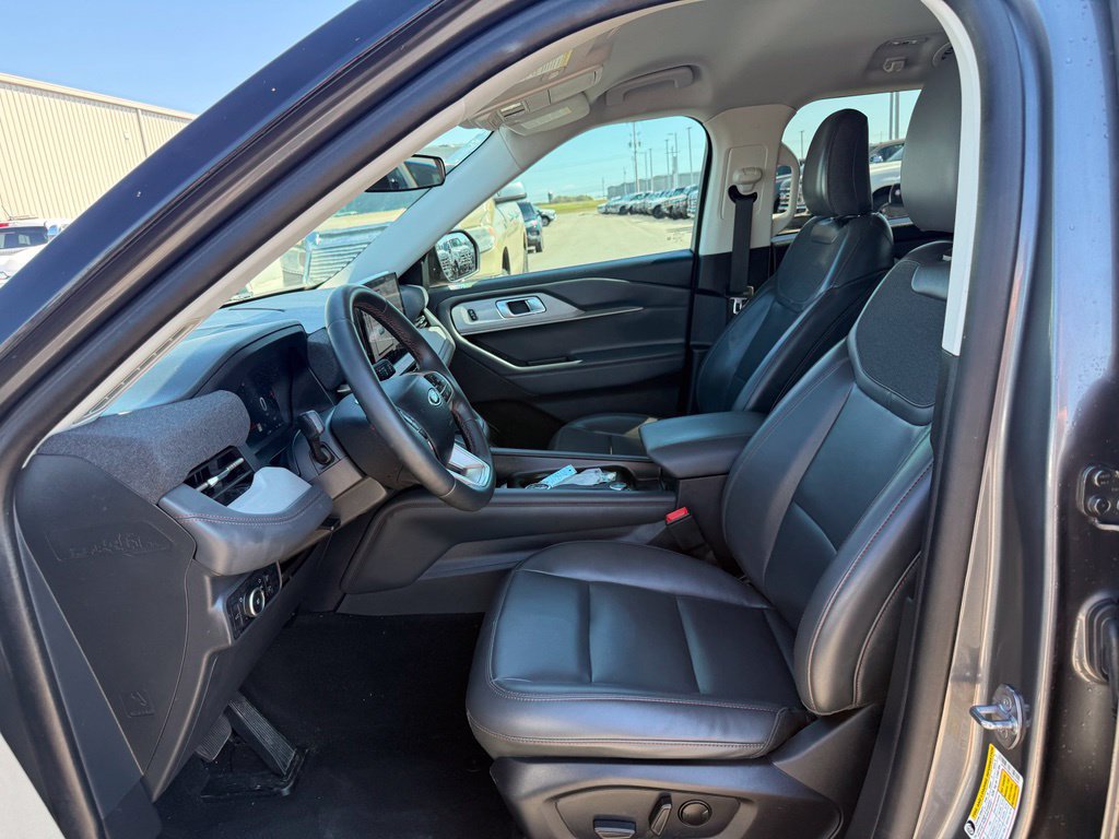 Used 2025 Ford Explorer Active w/ Active Comfort Package RWD image 5
