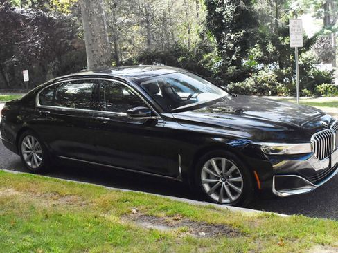 Used 2020 BMW 740i xDrive xDrive w/ Cold Weather Package image 11