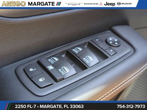 New 2026 Chrysler Pacifica Select FWD image 26