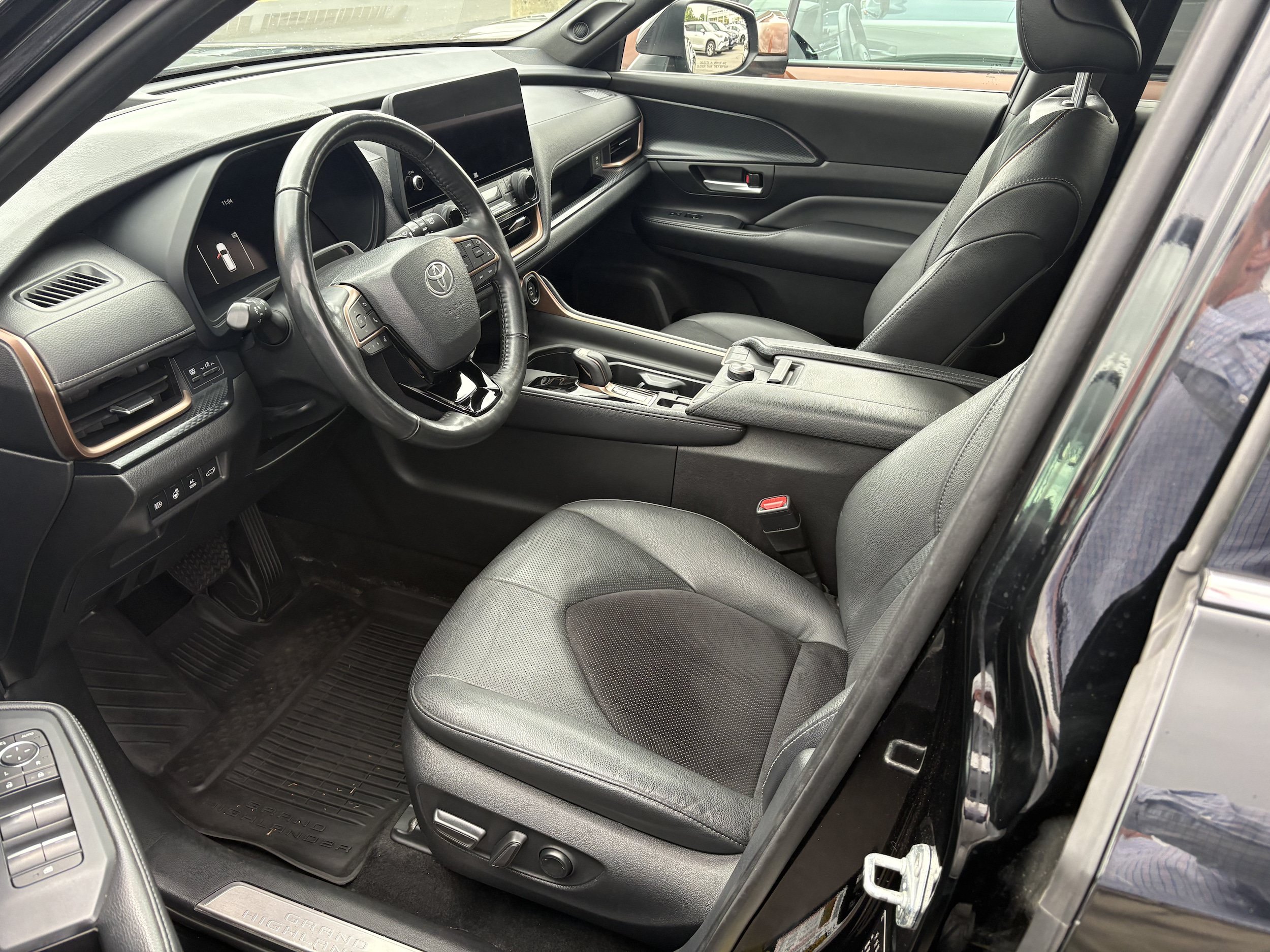 Used 2024 Toyota Grand Highlander AWD Hybrid image 3