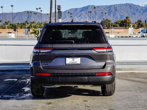 New 2025 Jeep Grand Cherokee Altitude image 8