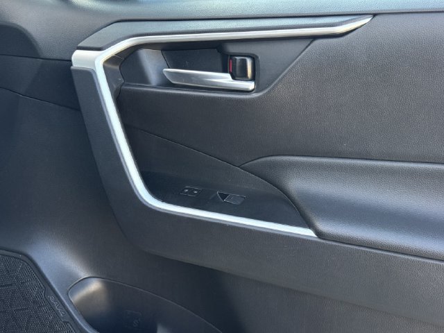 Used 2025 Toyota RAV4 XLE FWD image 28