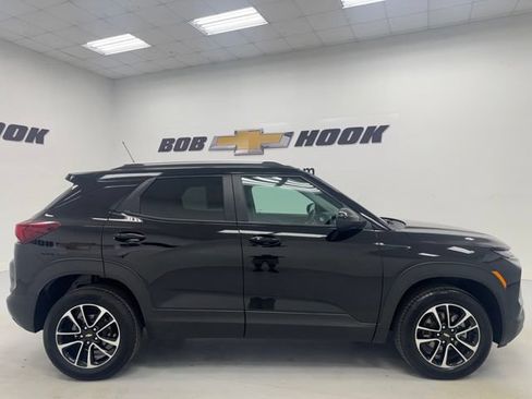 Used 2025 Chevrolet TrailBlazer LT AWD/4WD image 4