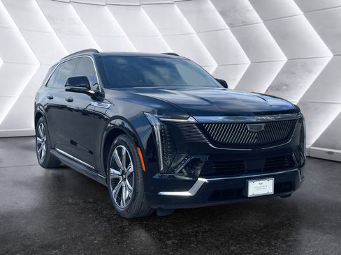 Used 2025 Cadillac Escalade IQ Luxury 2 w/ LPO, Etrunk Organizer Package image 8