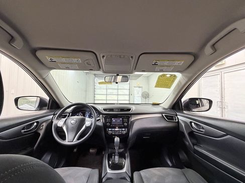 Used 2016 Nissan Rogue SV FWD image 23