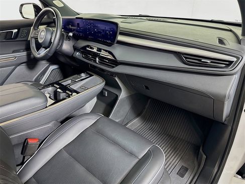 Used 2025 Buick Enclave Avenir image 30