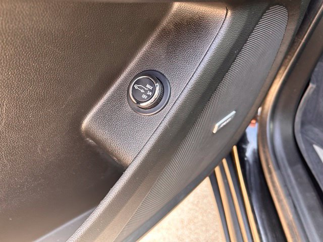 Used 2023 Chevrolet Traverse RS w/ LPO, Floor Liner Package FWD image 18