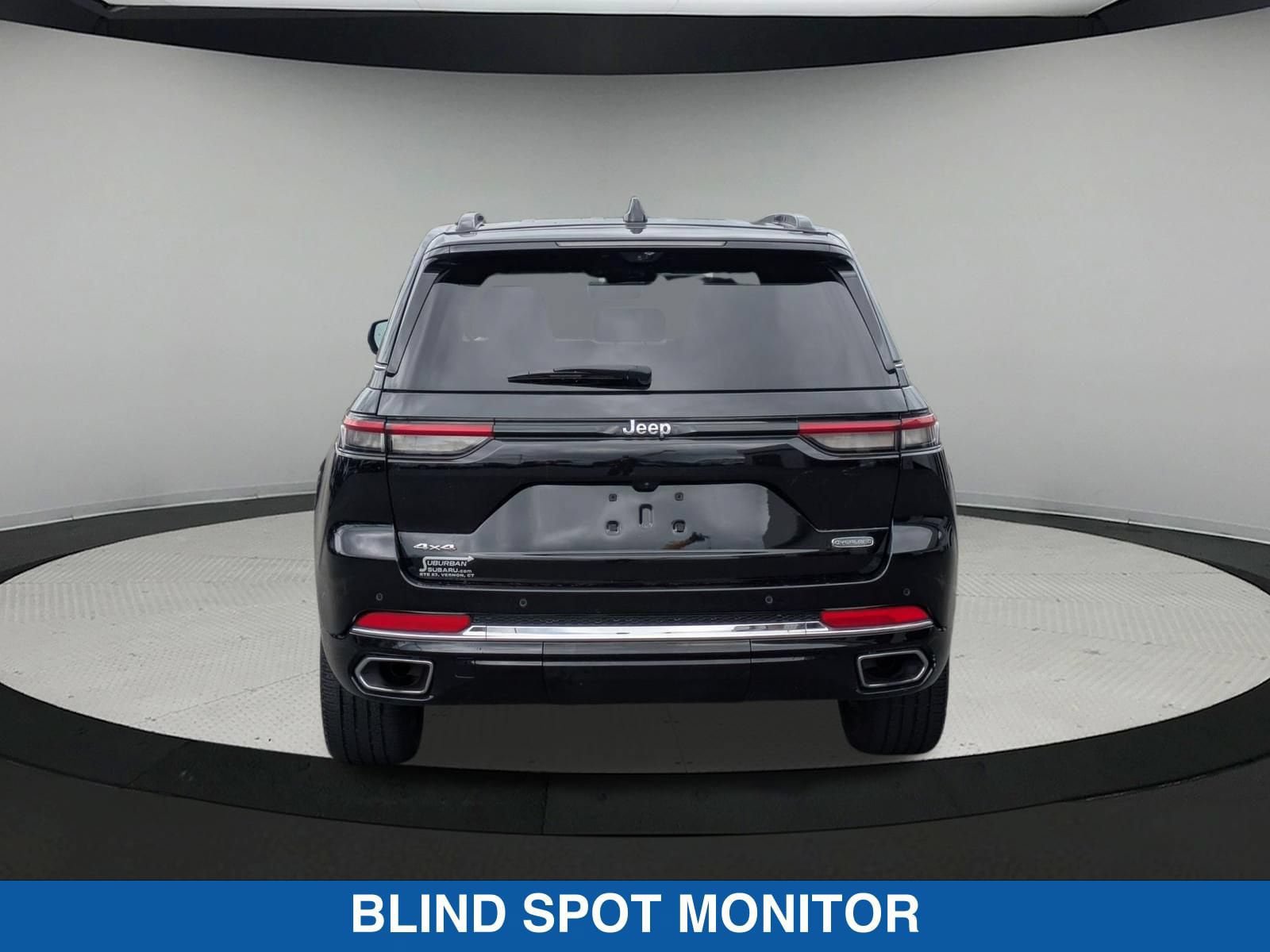 Used 2023 Jeep Grand Cherokee Overland w/ Luxury Tech Group IV AWD/4WD image 5