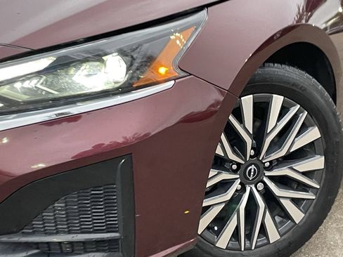 Used 2024 Nissan Altima 2.5 SV image 8