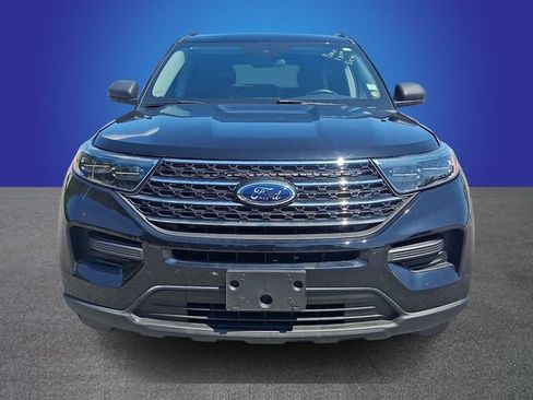 Used 2023 Ford Explorer XLT AWD/4WD image 2