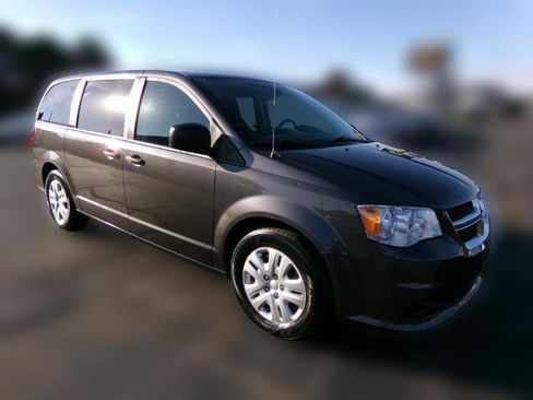 Used 2019 Dodge Grand Caravan SE w/ UConnect Hands-Free Group FWD image 1