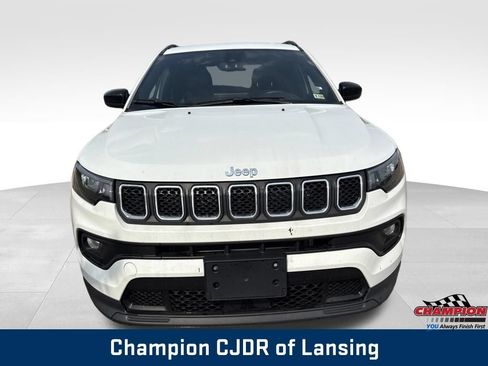 Used 2024 Jeep Compass Latitude AWD/4WD image 11