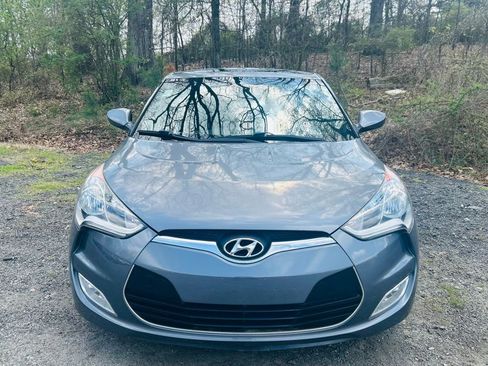 Used 2017 Hyundai Veloster FWD image 11