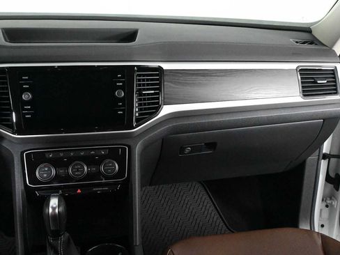 Certified 2022 Volkswagen Atlas SE w/ Black Wheel Package FWD image 14