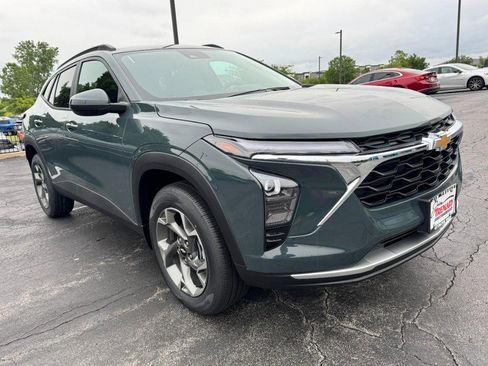 New 2026 Chevrolet Trax LT FWD image 2